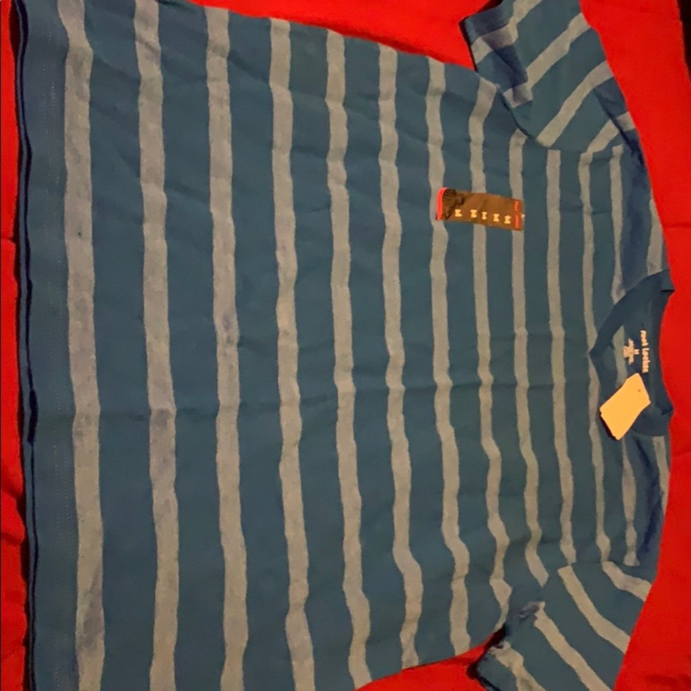 V neck Foot locker shirt